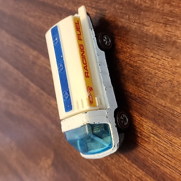 Hot Wheels Redline The Heavyweights Racing Fuel 1969 White Made In Hong Kong - Picture 1 of 16